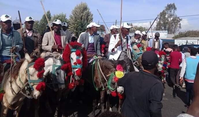 <strong>‘Tajaajila argachuuf 200km gara Fiichee akka imallu gochuun daba’ – Jiraattota Aanaa Barraak hiriira ba’an</strong>