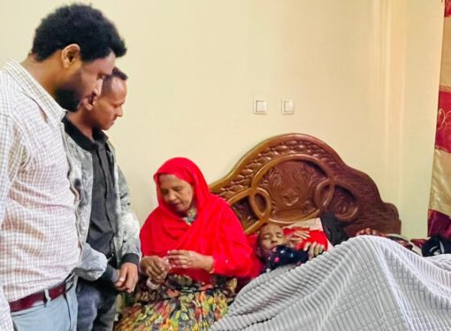 Qondaalotni ABO Artist Zarihun Wadaajoo kan dhukkubsatee ciisaa jiru dubbisan
